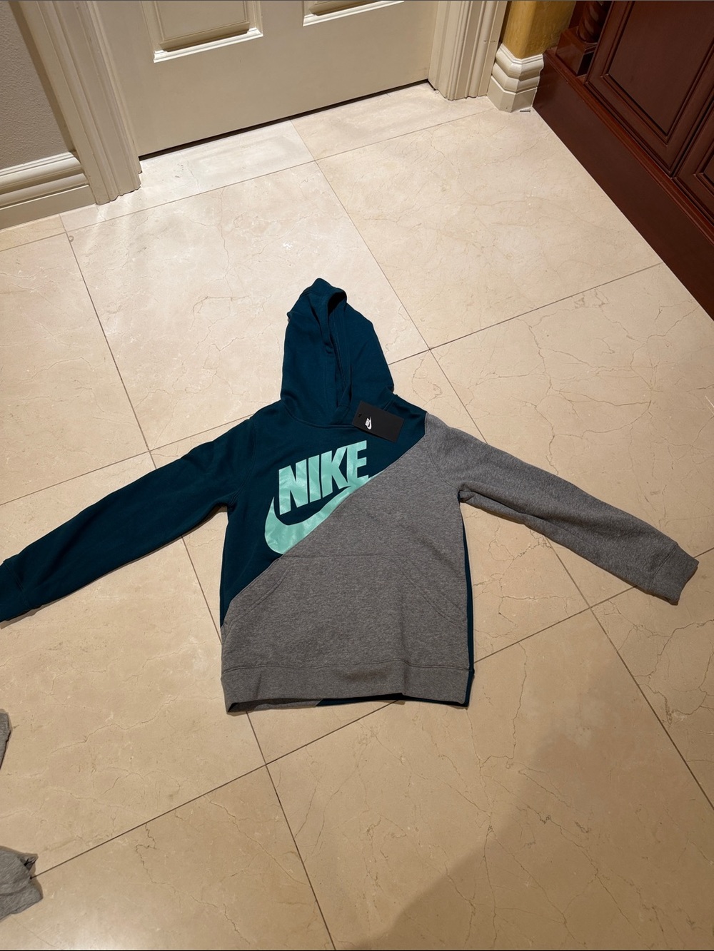 New with tag - Kids large Nike Teal and Gray Diagonal Colorblock Hoodie